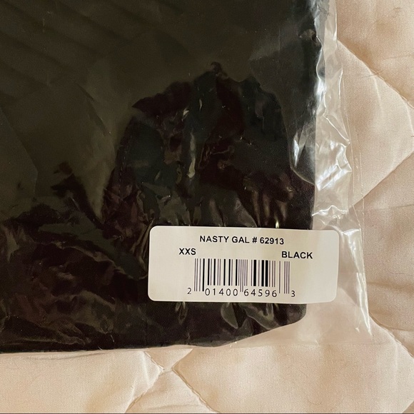 Nasty Gal Cropped Flutter Top in Black - XXS & S - Picture 4 of 8